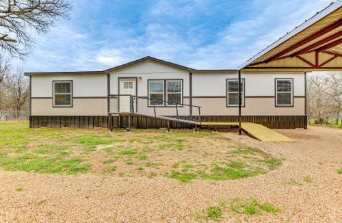 Hudson Oaks House | Hudson Oaks Country Creekside Home: Hot Tub & Deck