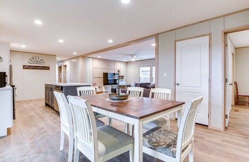 Hudson Oaks House | Hudson Oaks Country Creekside Home: Hot Tub & Deck
