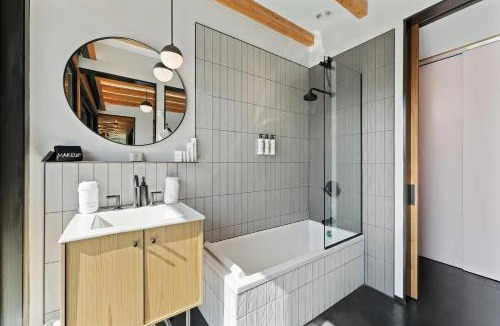 Hudson House | Hudson Ridge - Hot Tub, Fire Pit & Fireplace