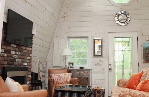 Pine Bush Ski Chalet | Hudson Valley Cedar House Cottage