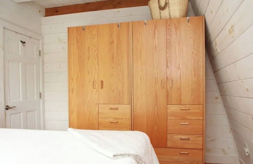 Pine Bush Ski Chalet | Hudson Valley Cedar House Cottage