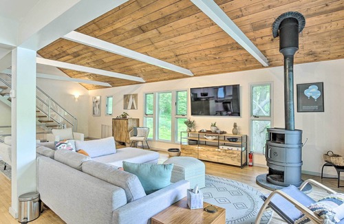 Clinton Corners House | Hudson Valley Home w/ Lake Views & Kayaks