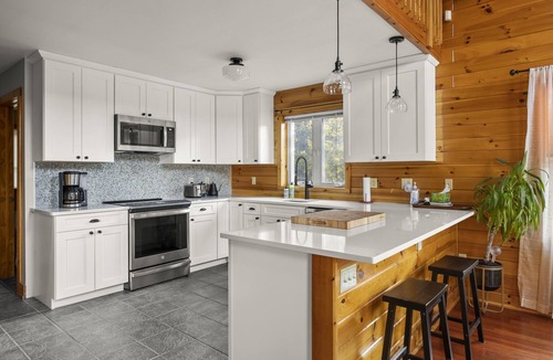 Athens House | Hudson Valley Lake · Hot Tub · Dock · Games · View