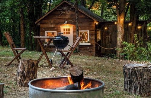 Hyde Park Cabin | Hudson Valley Treehouse With Outdoor Bathtub