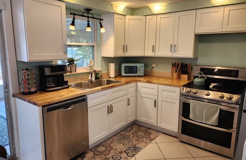 Signal Cove House | Hudson Waterfront Home Weekly/Monthly Discount