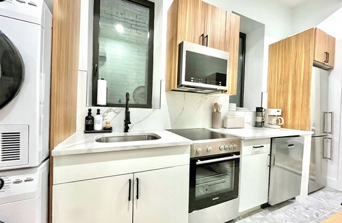 Hell's Kitchen Apartment | Hudson Yards Modern 1 bedroom