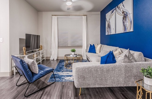 Farmers Branch Apartment | 🔹Hue of Blue🔹: King Bed👑 |Fast WiFi| + more!
