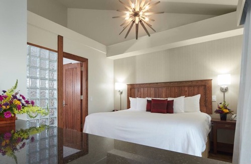 Bloomfield Hotel | Huff Estates Inn & Winery