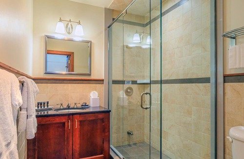 Bloomfield Hotel | Huff Estates Inn & Winery