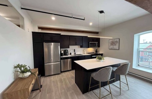 Truro Apartment | Huge 1 BR Downtown with Parking and 6 appliances