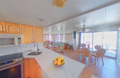 Waikiki Condo | HUGE 1240sq.ft OCEANFRONT CORNER UNIT, JAW-DROPPING PANORAMIC WRAP-AROUND VIEWS.