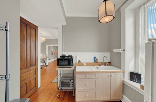 Wilmington Apartment | Huge 1st floor Historic Apartment Soaring Ceilings