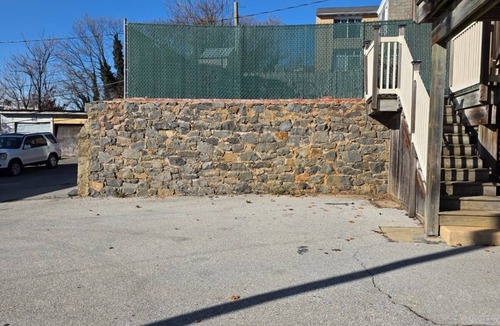 Wilmington Apartment | Huge 1st floor Historic Apartment Soaring Ceilings