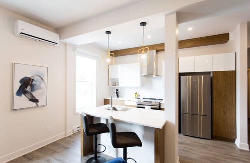 Mile End Apartment | Huge 2 Bdr with Balcony in Mile End by Denstays