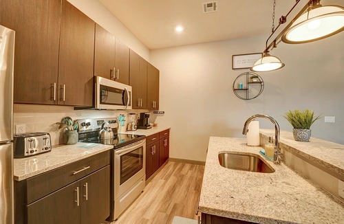 Hackensack Apartment | Huge 2 bed 2 bath, Easy Ride to NYC