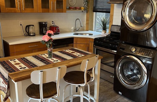 Flatbush Apartment | Huge 2 Bedroom/2 Bathroom Apt