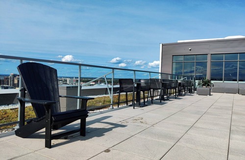 Laval Condo | Huge - 2 Bedroom Condo - w/POOL and GYM