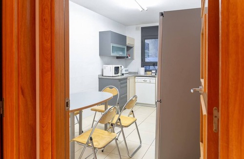 La Cortinada Apartment | Huge 3-Bedroom w Parking, 15 min to Ski Resortnn