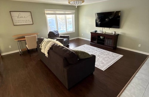 Longlac Apartment | Huge 3BR apart. for Family Fun or your work trips