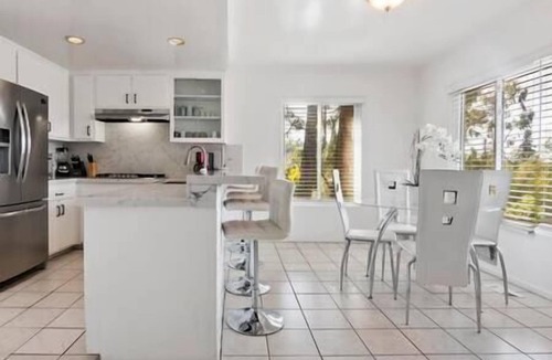 Sherman Oaks House | Huge 4/3 modern home by Universal studio/Hollywood