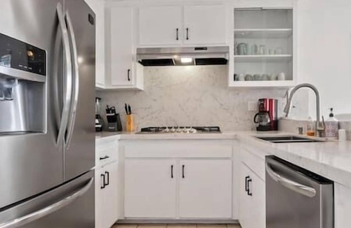 Sherman Oaks House | Huge 4/3 modern home by Universal studio/Hollywood