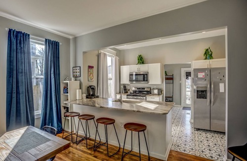 Medical District House | Huge 4,500 space: 6 bedrooms, 4 En-Suites, privacy, open concept, gated parking
