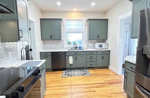 Scotia House | HUGE 4BR 2.5Ba Stocked Kitchen Walkable Close to Union, GE, Ellis, Schenectady