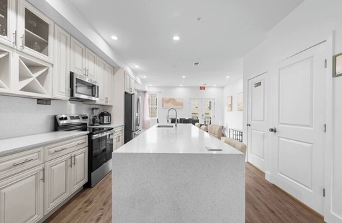 Washington Apartment | Huge 4BR Home near Navy Yard | Sleeps 12