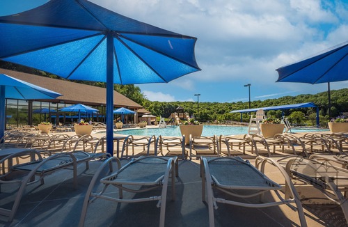 The Galena Territory House | Huge 4BR*Outdoor Hot Tub*2 Fireplaces*Pool Table*Great Value*