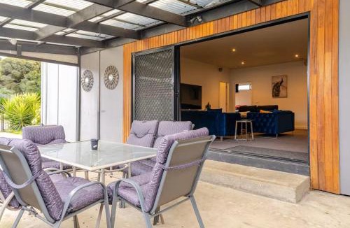 Ballarat North House | Huge 4BR Pool Table & 75" TV