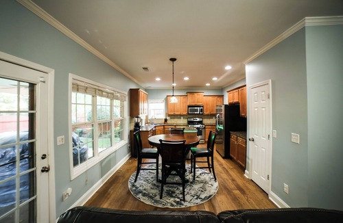 Loganville House | Huge 5 Bdrm W/King Bed Hot Tub