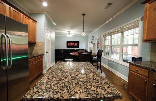 Loganville House | Huge 5 Bdrm W/King Bed Hot Tub