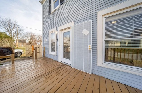 Akron House | HUGE 5 Bed, 2 Bath Central Akron Group House