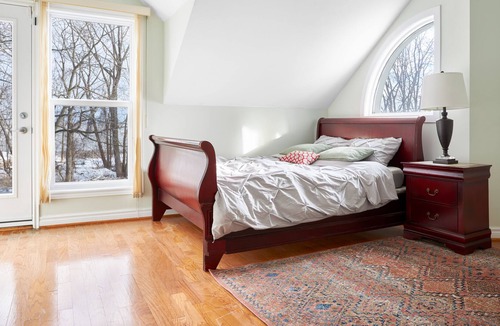 Fort Erie Cottage | Huge 5 bed Waterfront Mansion w/ Hot Tub & Sauna