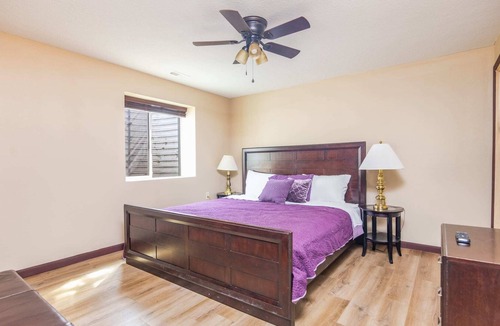 Des Moines House | Huge 5 Bedroom Home with Deck & Garage