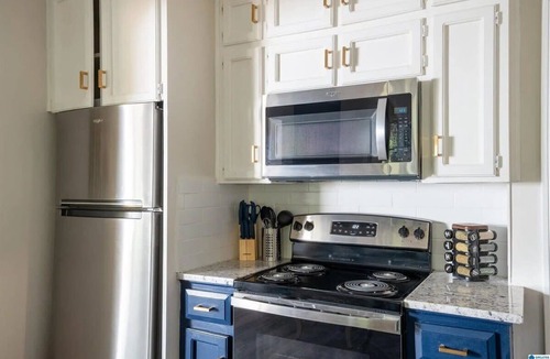New Castle House | Huge 5BR Birmingham Home | Fully Updated | Sleeps 10+