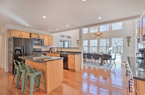Rowland Cabin | Huge 5BR Cabin Retreat With Game Room & Nature Views