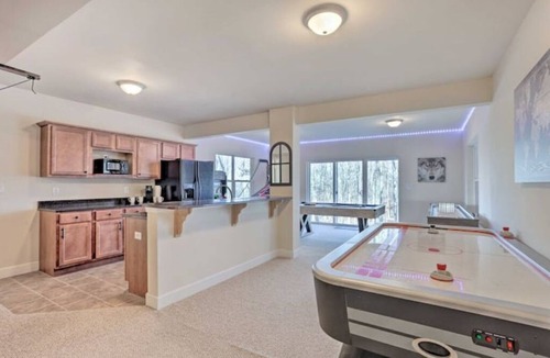 Rowland Cabin | Huge 5BR Cabin Retreat With Game Room & Nature Views
