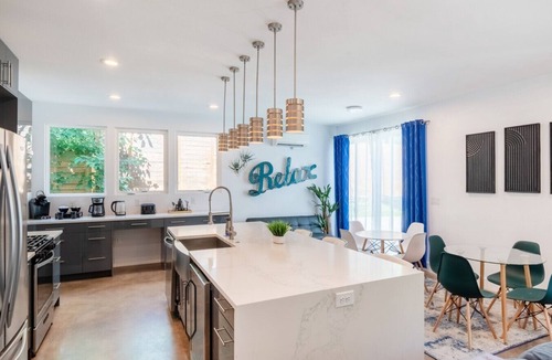 Blackshear-Prospect Hill Apartment | Huge 6BR Gem w/Hot Tub - Near Downtown, SXSW