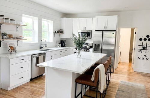 Sunnyside Apartment | Huge 6BR Highlands Home - Modern Style & Comfort