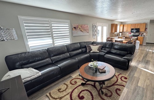 Heber House | Huge 6BR Mountain Home Near Park City - Sleeps 17 - Memorial Weekend Is OPEN!