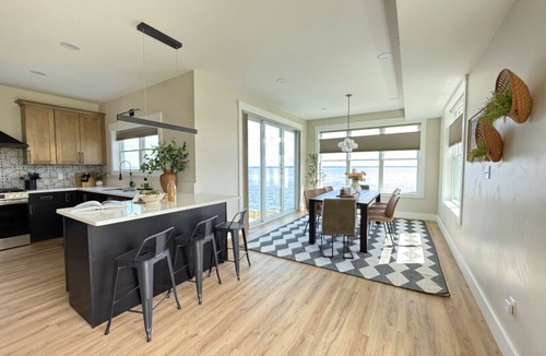 Cicero House | Huge 6BR Oneida Lakefront Retreat - Sleeps 20!