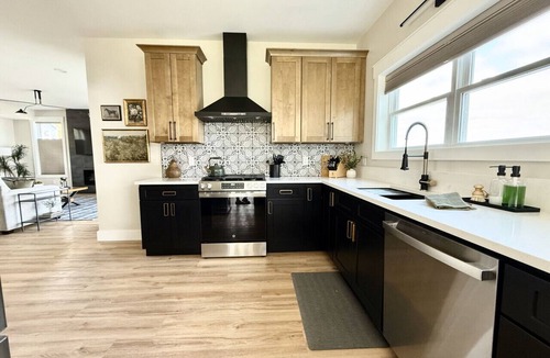 Cicero House | Huge 6BR Oneida Lakefront Retreat - Sleeps 20!