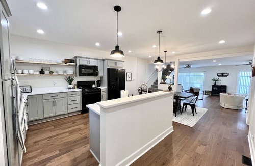 Cicero House | Huge 6BR Oneida Lakefront Retreat - Sleeps 20!