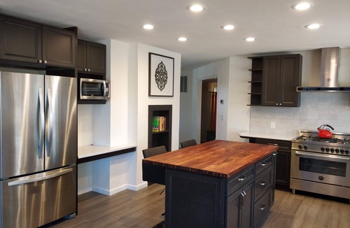 Montgomery Estates House | Huge 7BR/4.5BA - Hot Tub, Ping Pong/Pool Table, Arcade, Gas BBQ