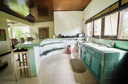 Kedewatan Villa | Huge Bali Villa with Pool, Lush Garden & Terrace