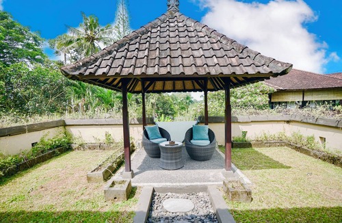 Kedewatan Villa | Huge Bali Villa with Pool, Lush Garden & Terrace