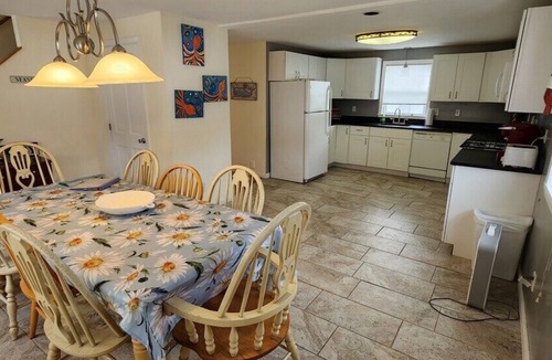 Hampton House | Huge Beach House with 2 car garage