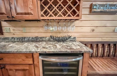 Oakland House | Huge, Beautiful + Quiet Home with Amazing Amenities