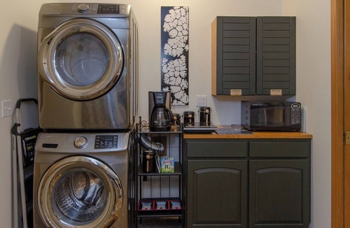 Olympia House | Huge, Bright, Vaulted Ceilings. Quiet. Convenient. Views! Generator. NATURE!